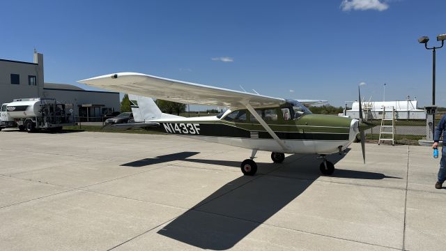 Cessna Skyhawk (N1433F)