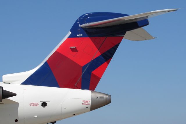 Canadair Regional Jet CRJ-700 (N604QX)