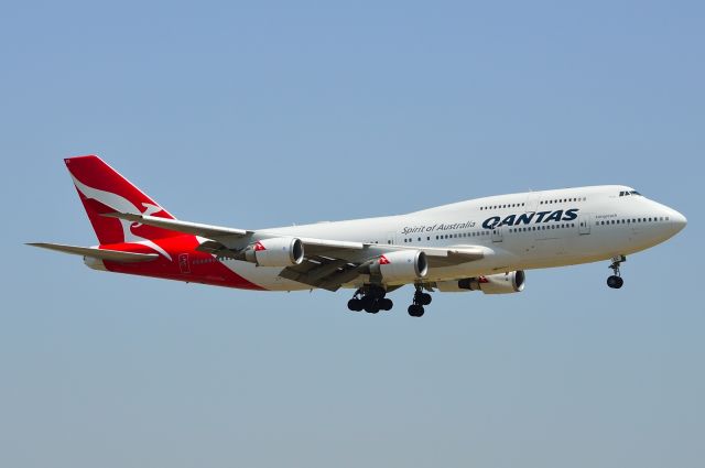 Boeing 747-400 (VH-OEG) - Qantas B747-400 LR VH-OEG Arriving KDFW 08/07/2013