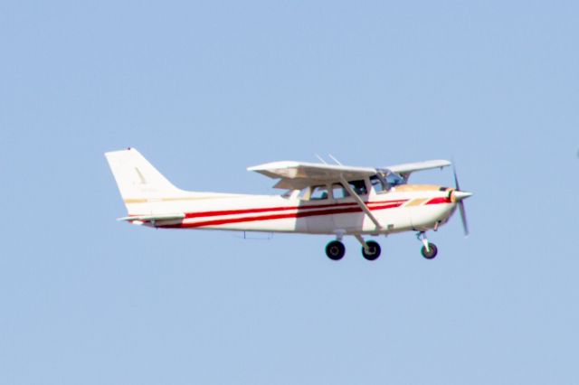 Cessna Skyhawk —