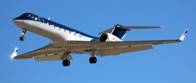 Gulfstream Aerospace Gulfstream V (N550JU) - Arrival Landing 30L  11-19-2015