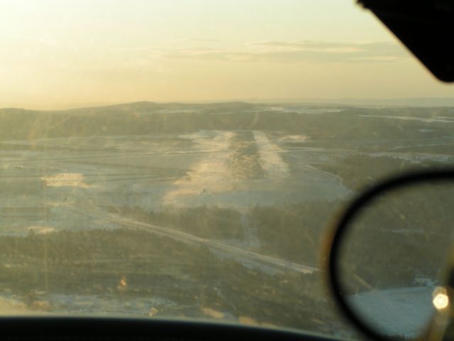 Piper PA-44 Seminole (C-GLKT) - CYYT ILS 29,Windy!