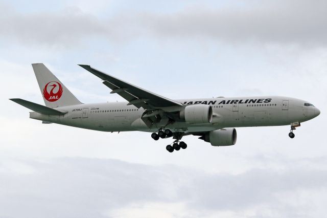 Boeing 777-200 (JA706J)