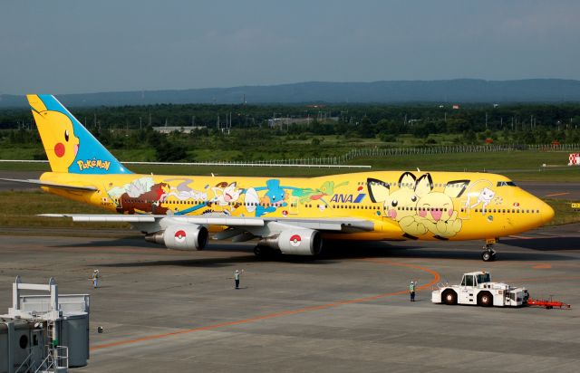 Boeing 747-400 (JA8957) - Boeing747-481D JA8957 "Pokemon"  All Nippon Airways