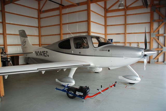 Cirrus SR-22 (N141EC)