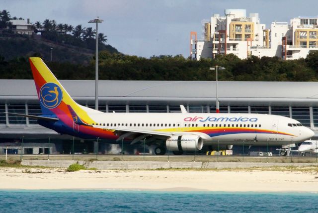Boeing 737-800 (9Y-JMF)