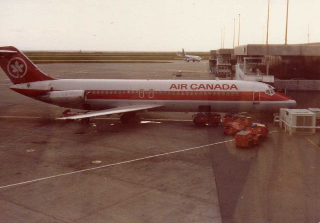 Douglas DC-9-10 —