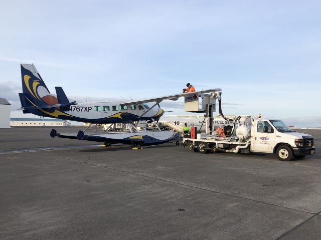 Cessna Caravan (N767XP) - 7 APR 2018. Refueling with a man lift.