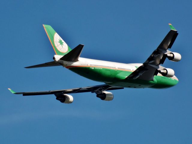 Boeing 747-400 (B-16409)