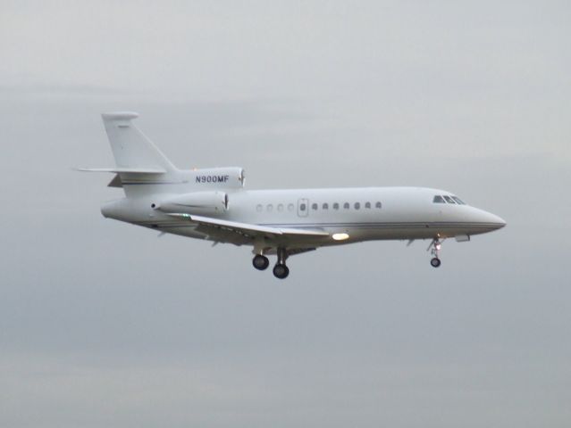 Dassault Falcon 900 (N900MF)