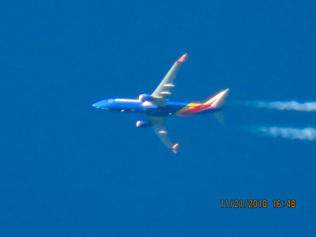 Boeing 737-800 (N8303R)