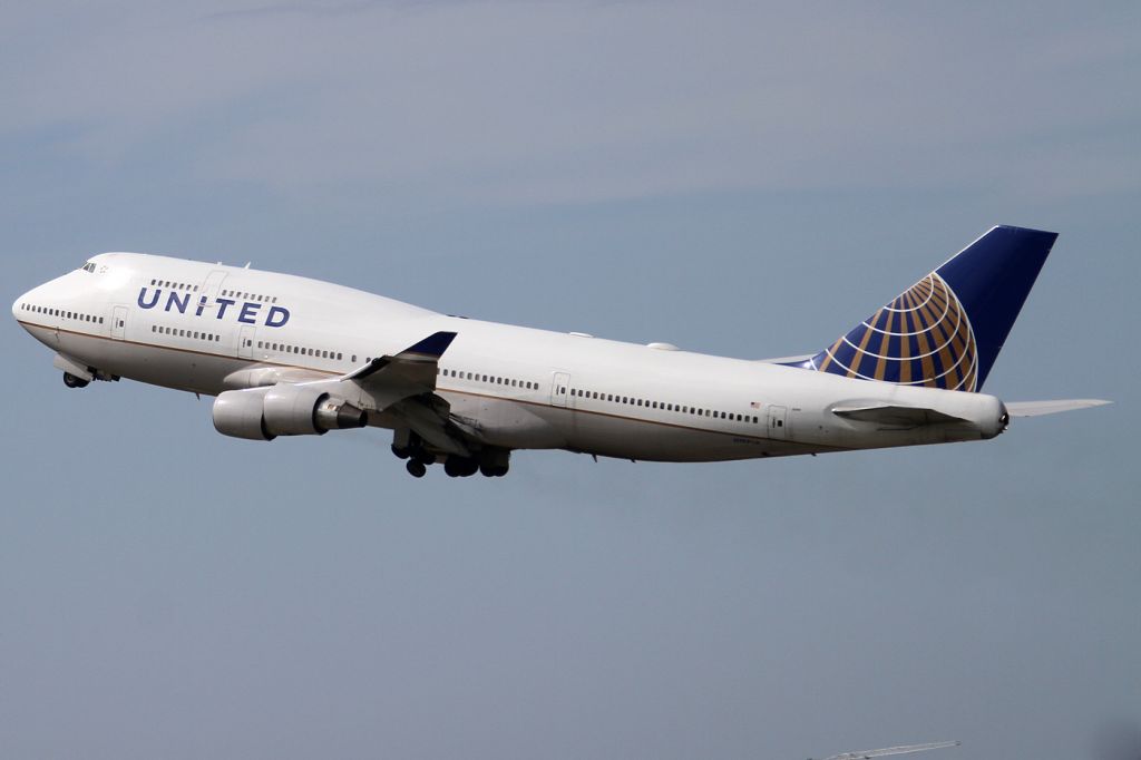 Boeing 747-400 (N199UA)