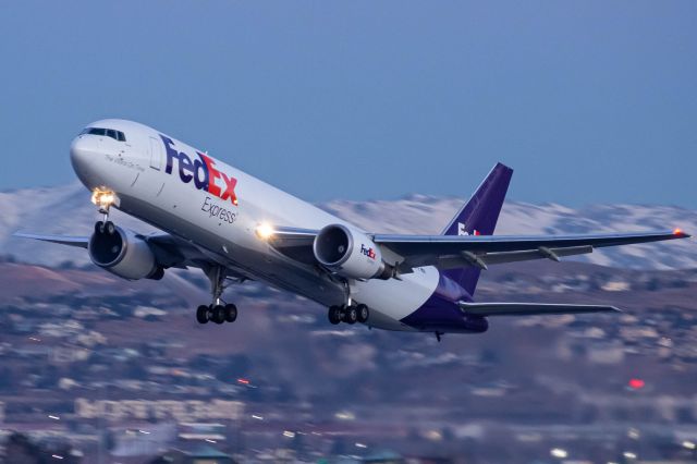 BOEING 767-300 (N170FE) - FDX672 - RNO to MEM - 29 Dec, 2020