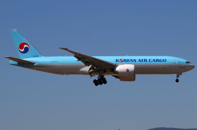 BOEING 777-200LR (HL8046)