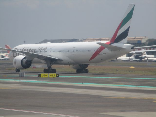 BOEING 777-300ER (A6-EBY)