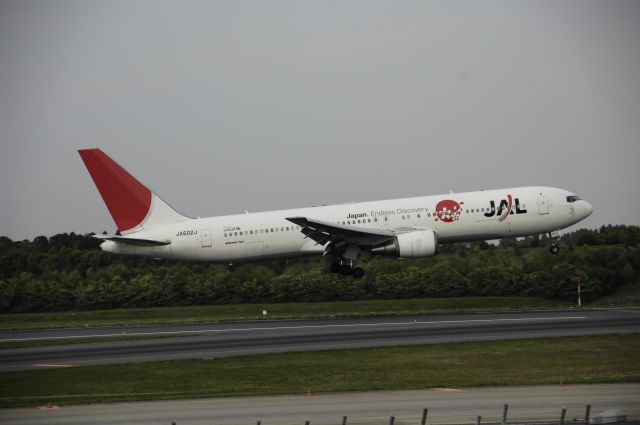 BOEING 767-300 (JA602J) - Final Approach to Narita Intl Airport rwy16L on 2013/05/06 "Japan endless Discovery"