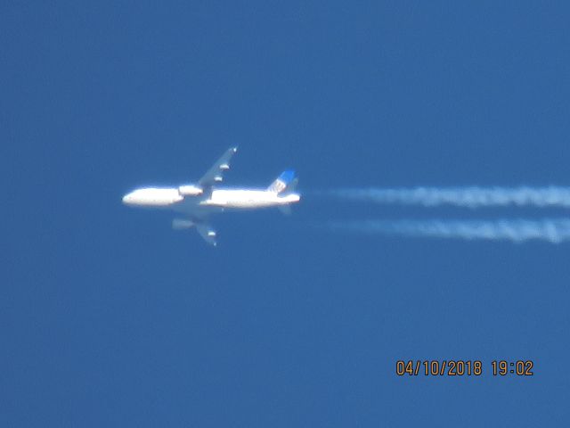 Airbus A320 (N415UA)