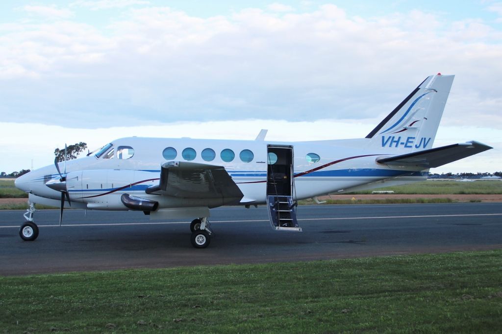 VH-EJV —