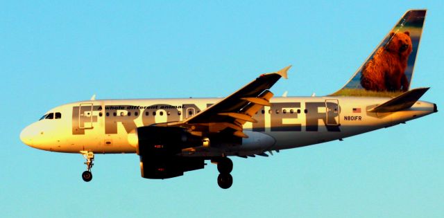 Airbus A318 (N801FR) - "Grizzley" Lands in the Western sunset on 30L