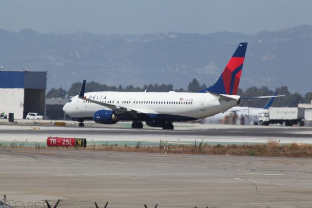 Boeing 737-800 (N3745B) - LANDED