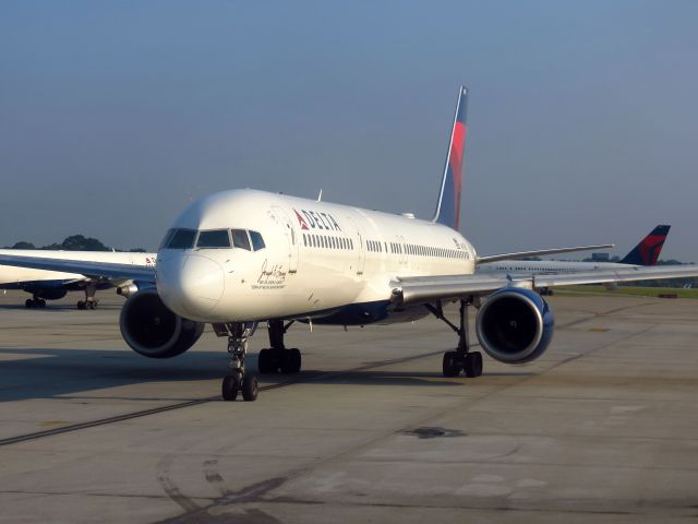 Boeing 757-200 (N6716C)