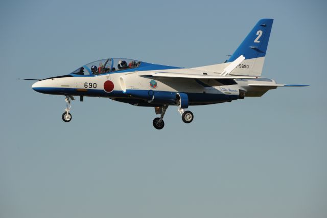 KAWASAKI T-4 (26-5690) - 2.Nov.2018 Blue Impulse #2