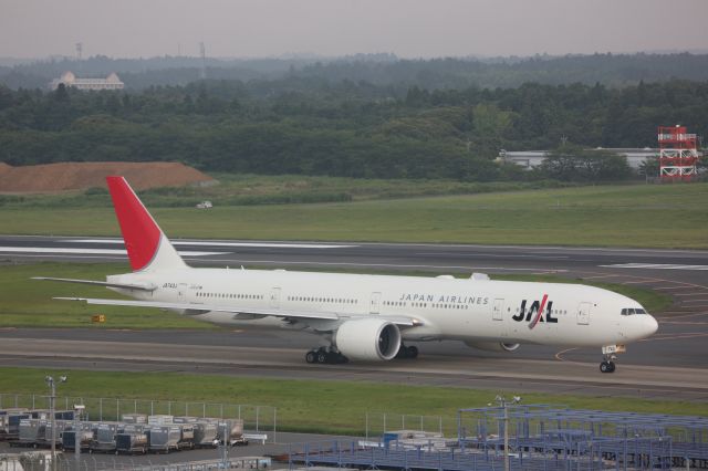 BOEING 777-300 (JA743J)