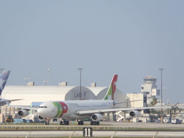 Airbus A340-300 (CS-TOA)