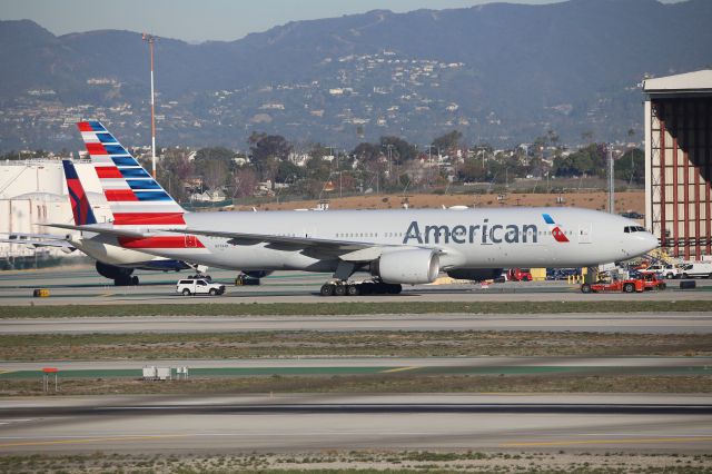 Boeing 777-200 (N774AN)