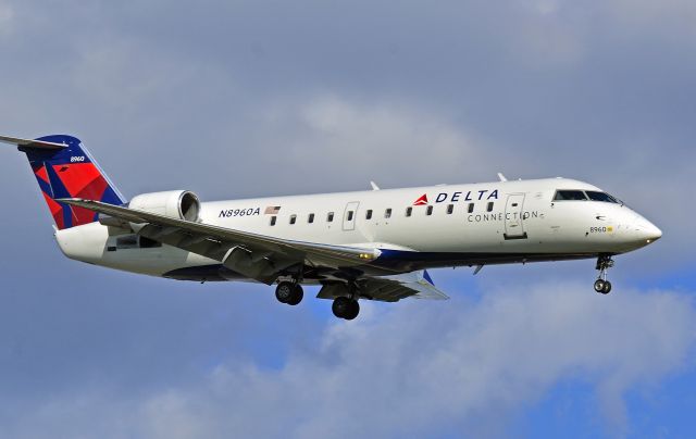 Canadair Regional Jet CRJ-200 (N8960A)