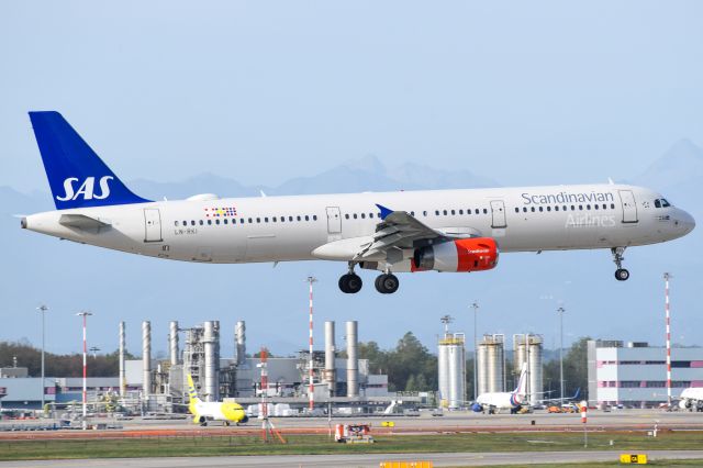 Airbus A321 (LN-RKI)