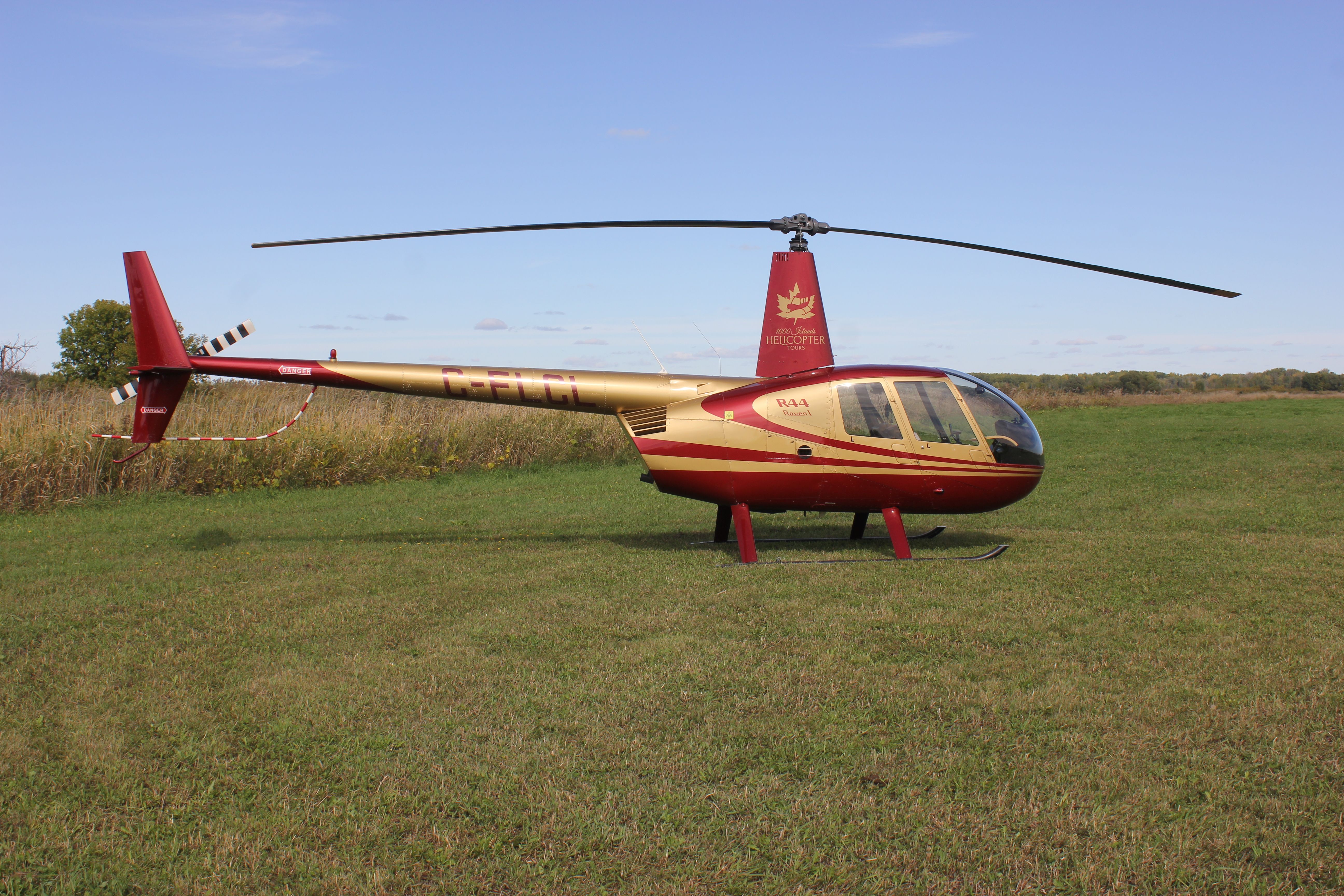 Robinson R-44 (C-FLCL) - C-FLCL Robinson R44 RVA  Aéroport de Salaberry de Valleyfield QC. CSD3 29-09-2019