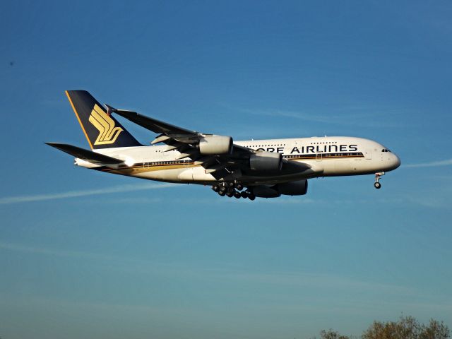 Airbus A380-800 (9V-SKL)