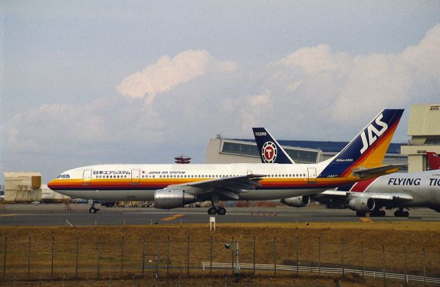 Airbus A300F4-200 (JA8277) - Departure at Narita Intl Airport Rwy34 on 1988/11/28