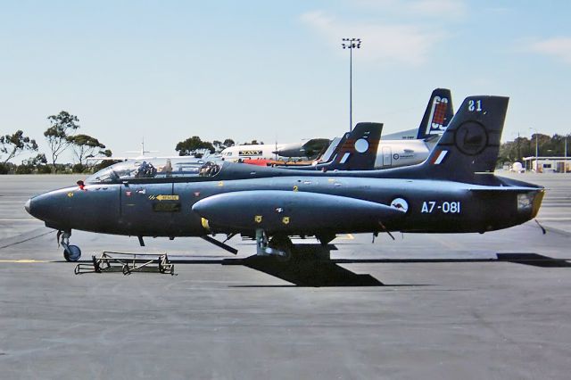 A7081 — - AUSTRALIA - AIR FORCE - COMMONWEALTH CA-30 (MB-326H) - REG A7-081 (CN CA30/81) - EDINBURGH ADELAIDE SA. AUSTRALIA - YPED (7/11/1992)35MM SLIDE CONVERSION.