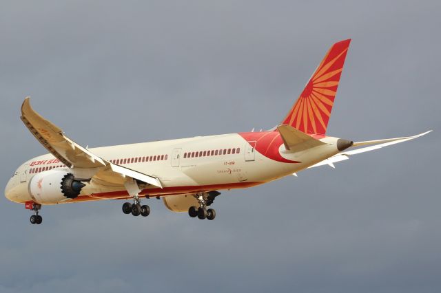 Boeing 787-8 (VT-ANR) - An Air India B787=8 on final approach into LHR, landing on runway 27L.br /br /Location: Myrtle Ave.br /Date: 31.07.22 (dd/mm/yy).