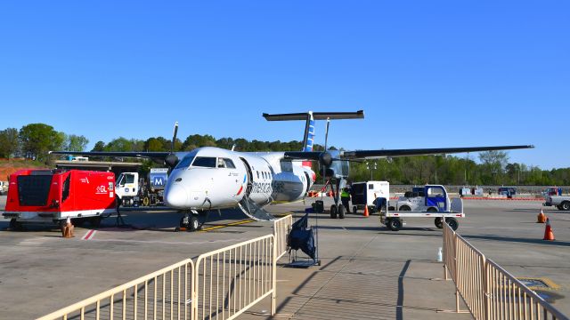 de Havilland Dash 8-300 (N330EN) - American Eagle De Havilland Canada DHC-8-311 Dash 8 N330EN in Charlotte 