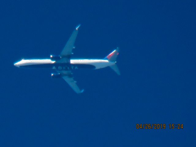 Boeing 737-900 (N866DN)