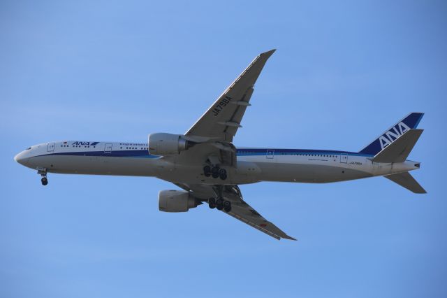 BOEING 777-300ER (JA798A)