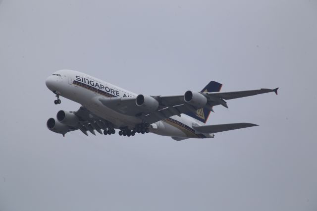 Airbus A380-800 (9V-SKR)