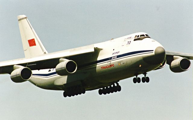 Antonov An-124 Ruslan — - Antonov 124 Avalon Victoria 1992