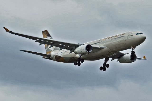 Airbus A330-200 (A6-EYD) - Airbus A330-243 Etihad A6-EYD final rwy 21 YPPH 05  August 2018.