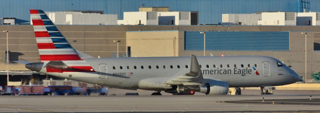 EMBRAER 175 (long wing) (N508SY) - phoenix sky harbor international airport 18OCT22