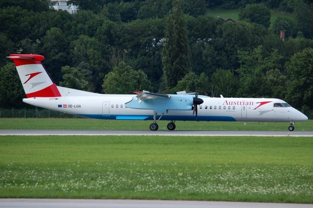 de Havilland Dash 8-400 (OE-LGN)