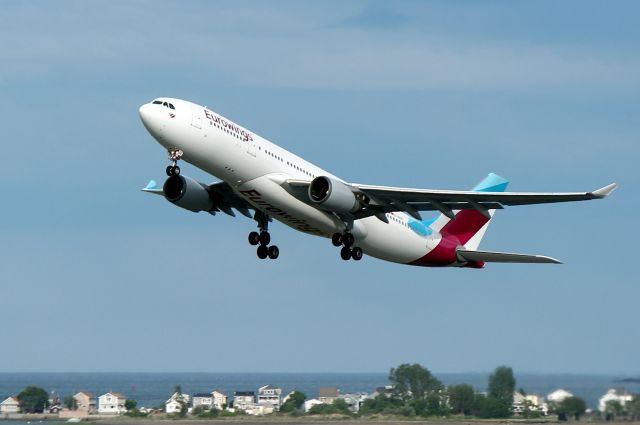 Airbus A330-200 (D-AXGC) - Eurowings 187 to Cologne departing on 33L