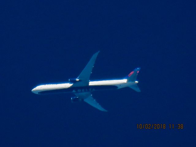 BOEING 767-400 (N828MH)