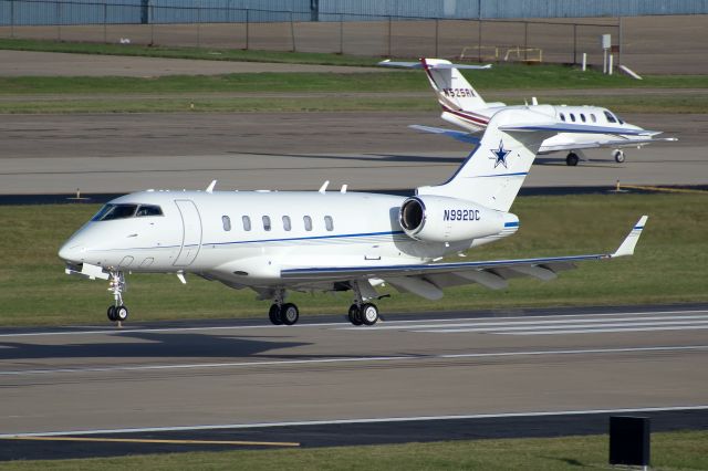 Bombardier Challenger 300 (N992DC)