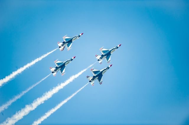 Lockheed F-16 Fighting Falcon — - SWF 2016 Airshow. Thunderbirds