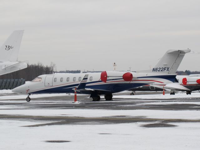 Learjet 40 (N622FX) - Winter ops.