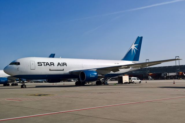 BOEING 767-200 (OY-SRG)